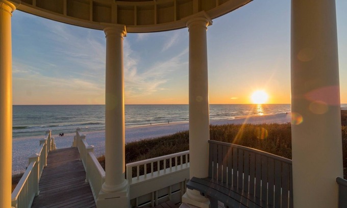 Seaside Cottage | Cozy Waves 1 Bedroom Cottage with Pool & Pet-Friendly Perks