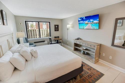 Litchfield by the Sea Apartment | Relaxing Waves and Breezes Resort View King Room