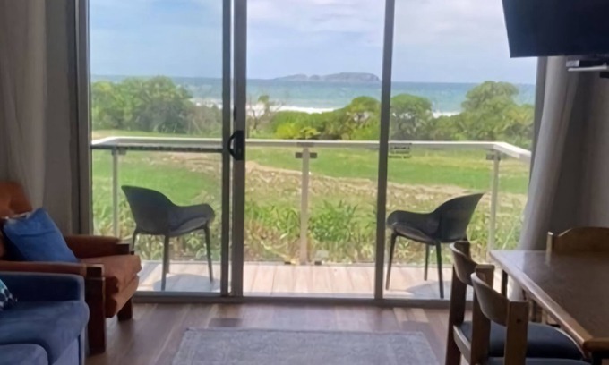 Surf Beach Apartment | Relaxing Waves at Surf Beach with Oceanfront Views