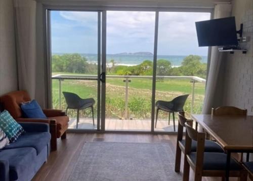 Surf Beach House | Experience Waves at Surf Beach: Ideal for Families