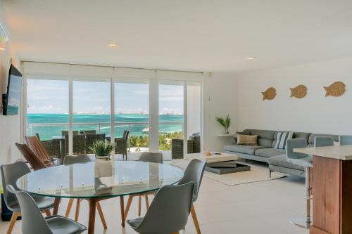 Puerto Juarez Apartment | WAVES Beachfront 2 BDR by Casa Paraiso