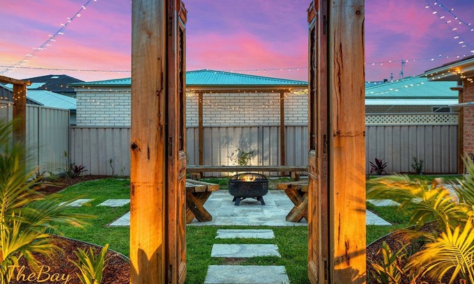 Fingal Bay House | Beach Getaway at Waves on Whitesands – Family-Friendly Fun!