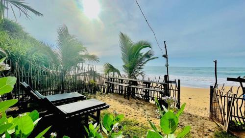 Kalametiya Villa | Oceanfront Waves Cabana Kalametiya - Guest Rated 9.6/10
