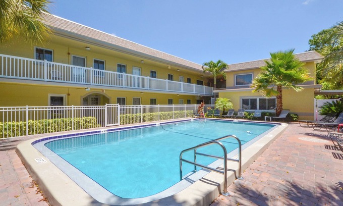 St. Pete Beach Condo | Relaxing Waves: Beachfront Bliss with Pool & Spa Amenities