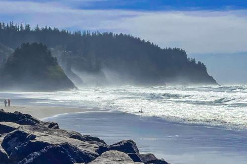 Neskowin Apartment | Oceanfront Retreat: Waveside Hideaway, Unit 11 - Pet Friendly