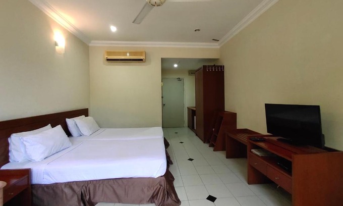 Taiping Hotel | Budget-Friendly Stay at Wawa's Golf View Inn with Accessibility