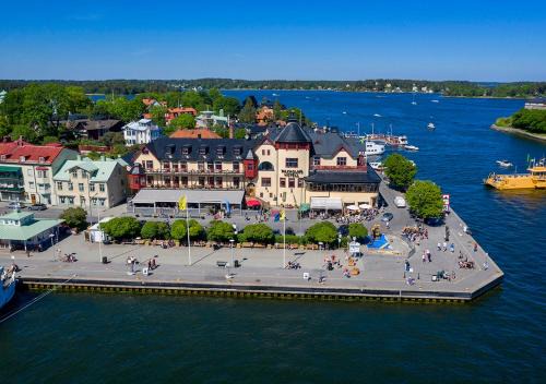 Vaxholm Hotel | Welcoming Waxholms Hotell: Pool, Spa & Pet-Friendly Stay