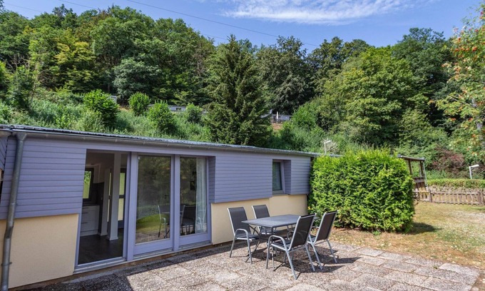 Waxweiler House | Family-Friendly Bungalow in Waxweiler with Pool & Breakfast