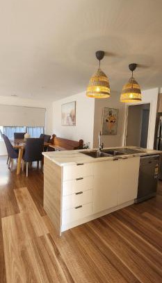 Warrnambool House | Wayamba: Pet-Friendly 4-Star Retreat with Top Reviews