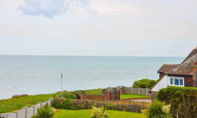 Broadstairs Apartment | WAYFARERS REST: Breathtaking Sea View on Private Estate