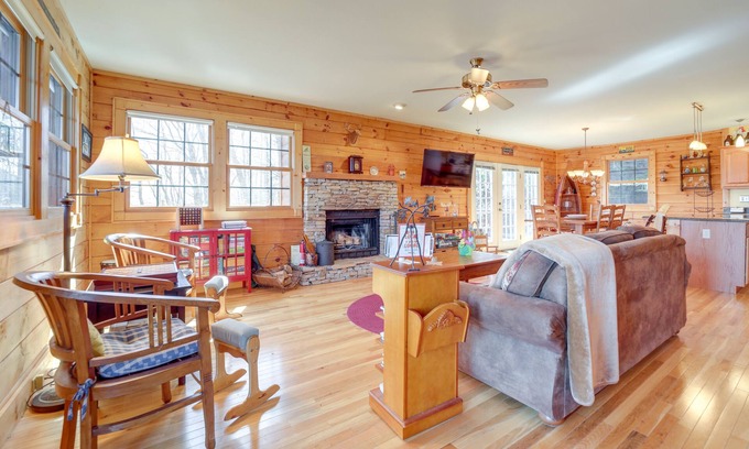 Settlers Ridge Cabin | Waynesville Getaway with Breathtaking Mountain Views