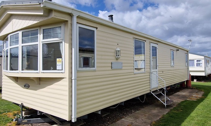 Dymchurch House | Wayside - Beach across the road (D/F)
