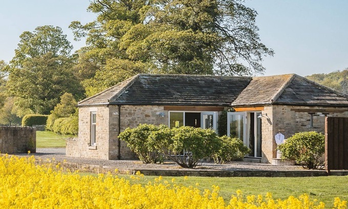 Richmond Cottage | Cozy Wayside Cottage: Ideal for a Romantic Getaway