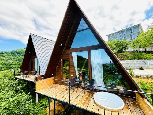 Khelvachauri Ski Chalet | Discover Wayside Cottage Livia: Oceanfront Bliss for Families