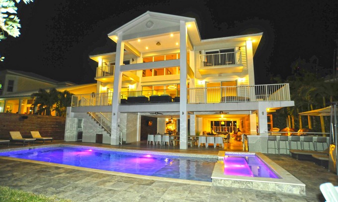 Northeast Miami House | Unforgettable Waterfront Experience at Our 5-Star Retreat