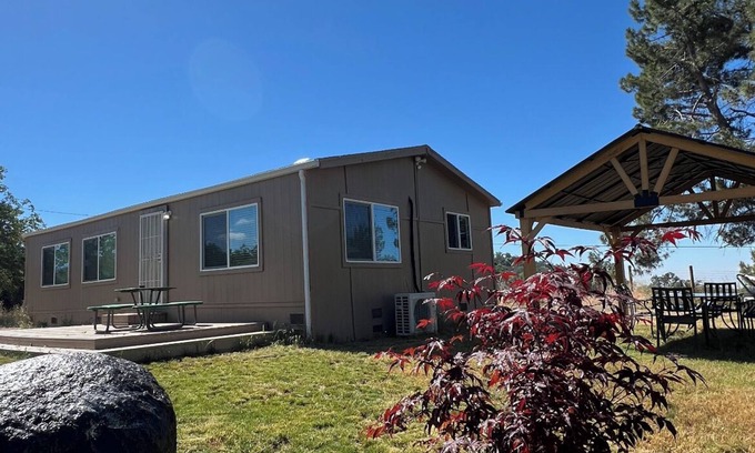 Squaw Valley House | Discover Comfort: 35 Min to Kings Canyon & Sequoia Park