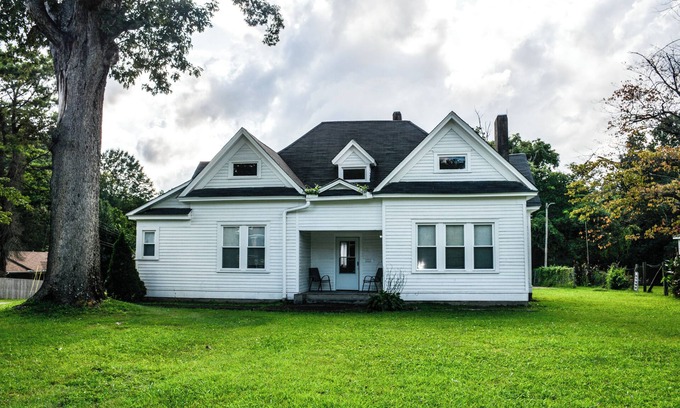 Jackson House | Historic Highland: Game Room & King Size Beds Await You