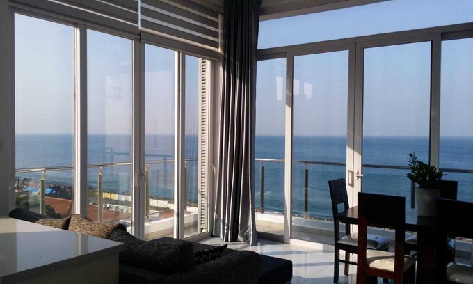 Mount Lavinia Apartment | Convenient Stay Near Crescat Mall and Cinnamond Grand Hotel