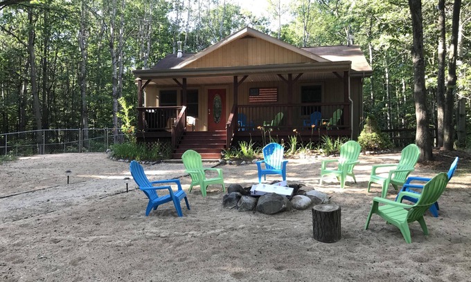 Mears Cottage | Secluded Haven: 10/10 Rated with Family-Friendly Amenities