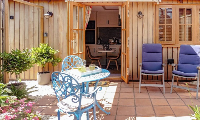 New Forest District Cottage | Discover a Romantic Oceanfront Holiday Home Getaway