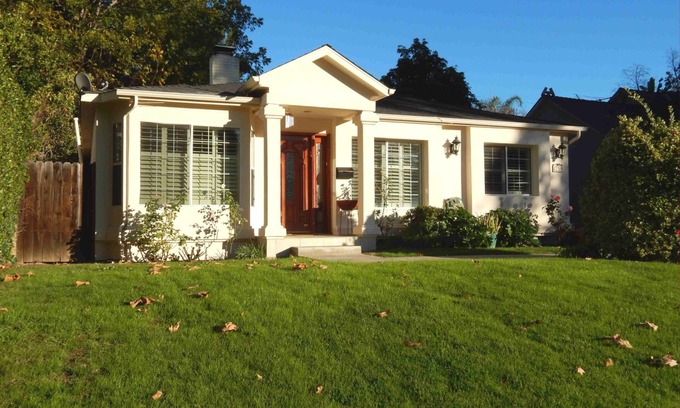 Sherman Oaks House | Experience a Cozy LA Cottage with Spa and Pet-Friendly Options