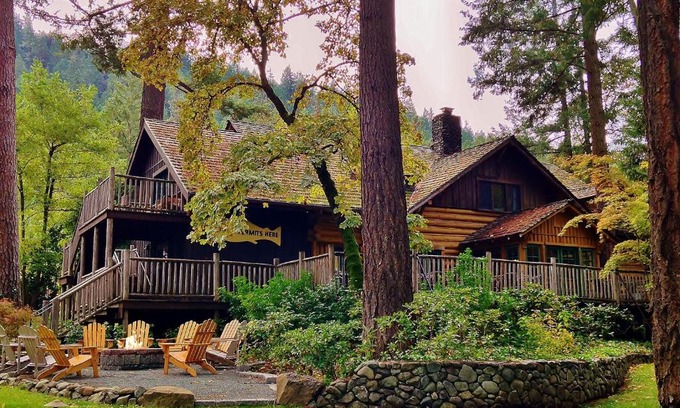 Grants Pass Hotel | Discover Weasku Inn: Guest Rated 9.2 with Family Amenities