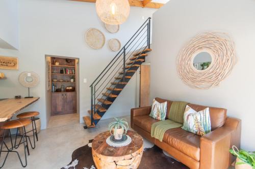 Port Elizabeth House | Weaver's Nest Cottage - Nature Escape