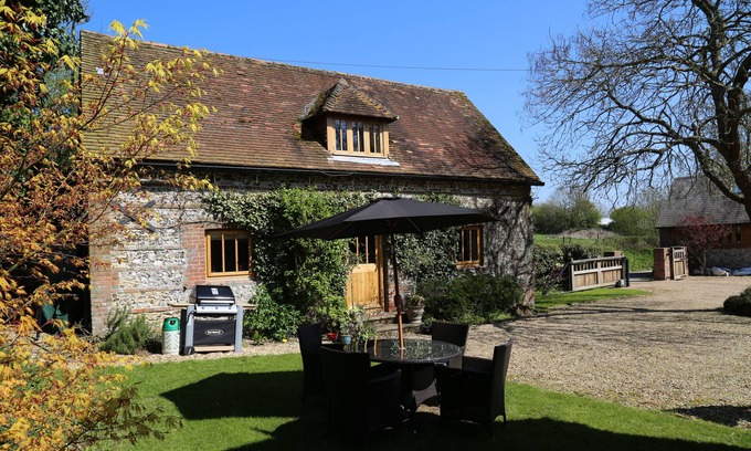 Wimborne Saint Giles Cottage | Cozy Weavers Cottage: Family-Friendly Retreat in Nature