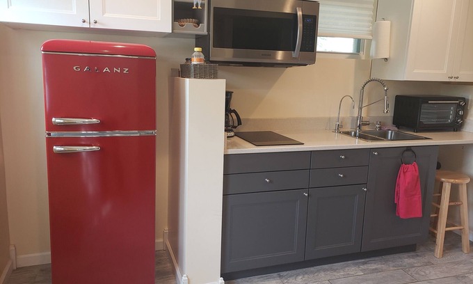 Weaverville Apartment | Pet-Friendly Weaverville Retreat: Walk to Downtown & Lake