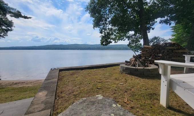 Franklin House | Escape to Webster Lake: Oceanfront Retreat for Families