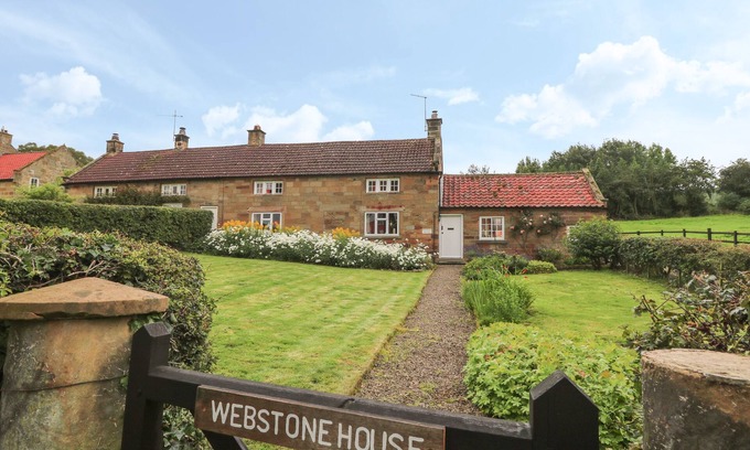 Staddlebridge Cottage | Family-Friendly Webstone House with Cozy Open Fire