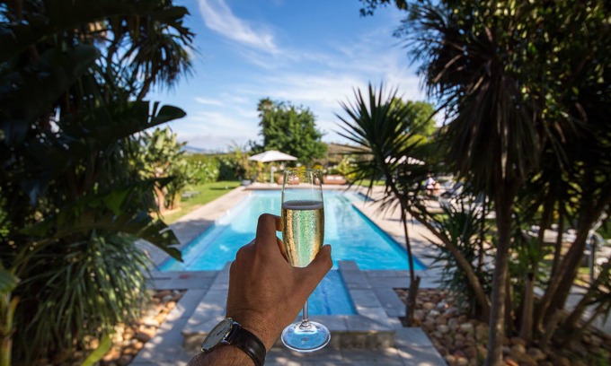 Trawal House | Elegant Wedgeview Country House & Spa: 5-Star Retreat Awaits