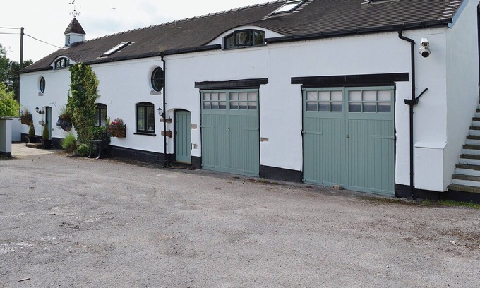 Mobberley Cottage | Charming Barn Retreat in Scenic Cheshire Countryside
