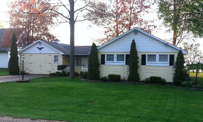 Prudenville Cottage | Last Chance for Summer Getaway with Ocean Views & Spa!