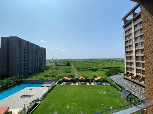 Surat Hotel | Cozy Weekend Homestay by Shan with Pool & Restaurant