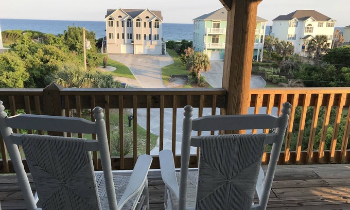 Emerald Isle House | Ocean View Retreat: Walk to Beach & Waterpark Fun!