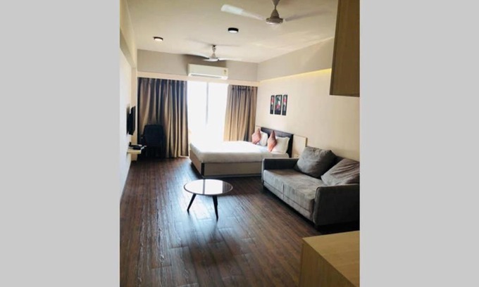 Dumas Apartment | Relaxing Weekend Homes with Pool & Breakfast by Blushing Events