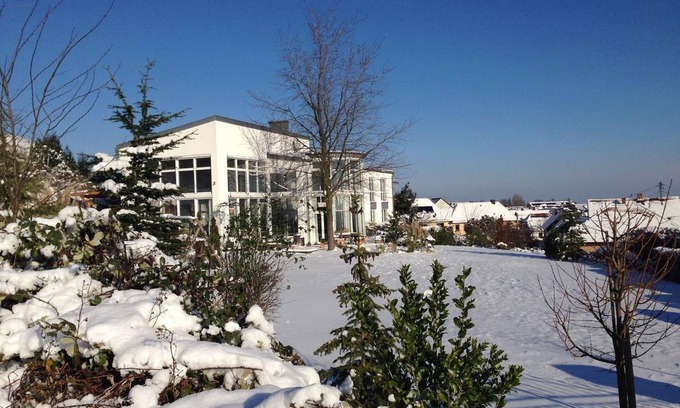 Frankweiler Apartment | Weekend Retreat at Villa Käfernberg with Family Amenities