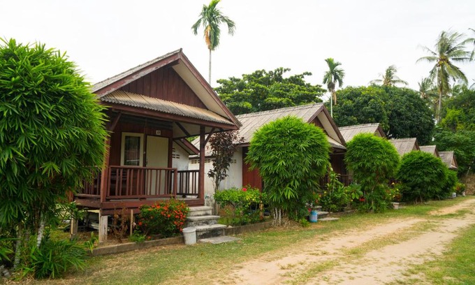 Lamai City Center Hotel | Budget-Friendly Weekender Bungalow with Great Reviews