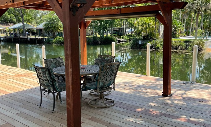 Spring Hill Cottage | Discover Weeki Fun House: Family-Friendly & Pet Welcoming