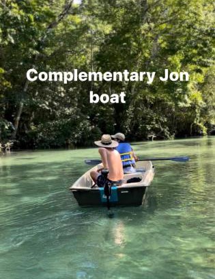 Weeki Wachee Gardens House | Pet-Friendly Weeki Wachee Retreat with Hot Tub & Kayaks