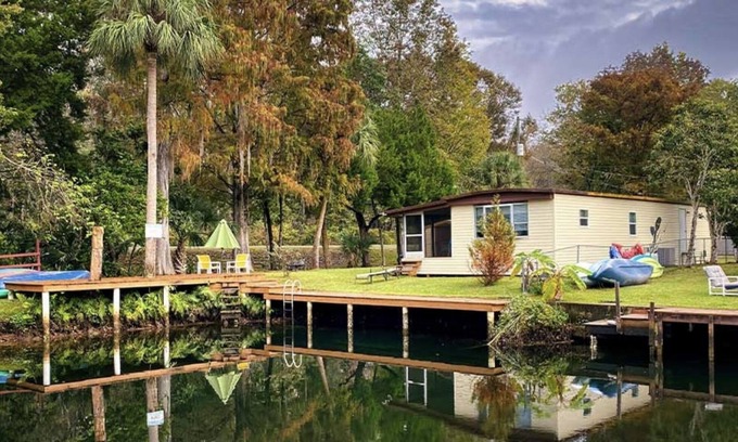Weeki Wachee Gardens Cottage | Top-Rated Weeki Wachee River Canal Home with Kayaks