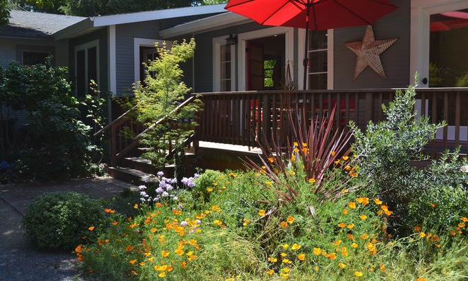Sebastopol Cottage | Exclusive Discounts on Weekly & Monthly Stays with Pool