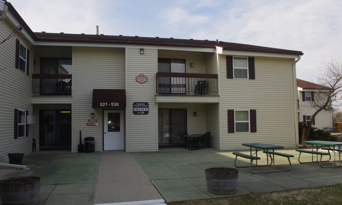 Oconomowoc Condo | Weekly and Monthly Rentals Available - 2 Bedroom/2 Bath Unit!