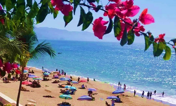 Colonia 5 de Diciembre Condo | Oceanfront Paradise: Couples Retreat Steps from the Beach