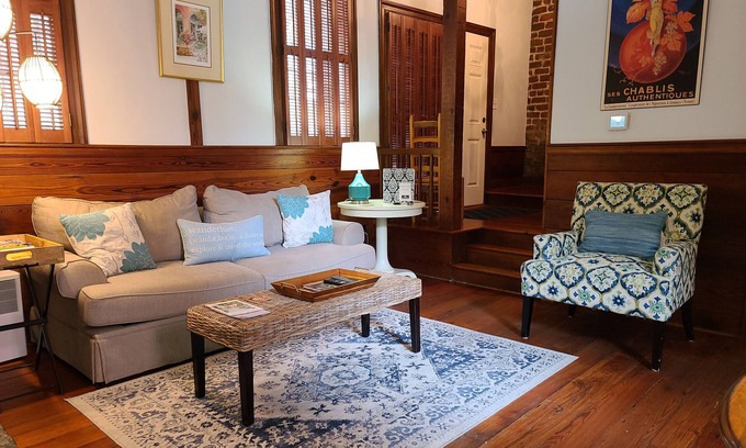 Historic Downtown Savannah Cottage | Exceptional Summer Specials at Charlton Lane Cottage