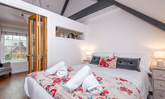 St. Andrews Apartment | Prime Location in Golf's Heart with Kitchen Amenities