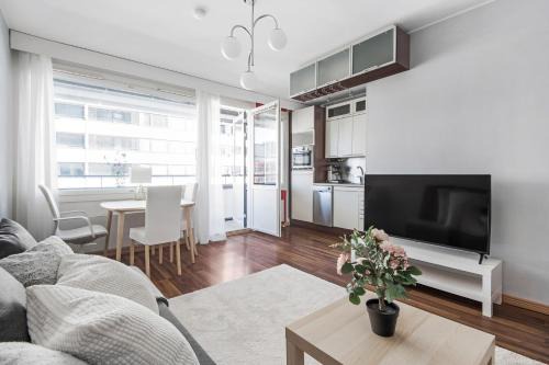 Alppiharju Apartment | Stylish WeHost Studio for Four with Breakfast & Dining