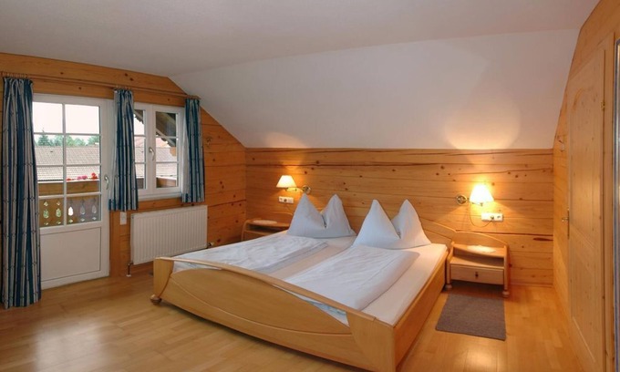 Weissenbach Apartment | Family-Friendly Retreat at Gästehaus Hartweger – Weißenbach