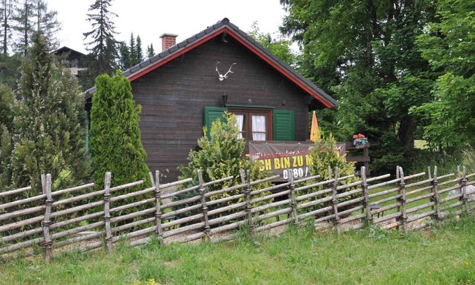 Semmering Cabin | Charming Weigl Cottage Semmering with Ocean View & Kitchen